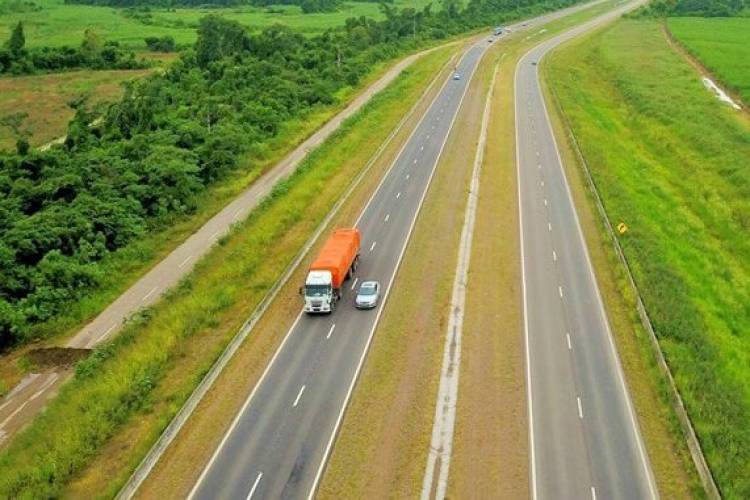 POR LA AUTOPISTA 33