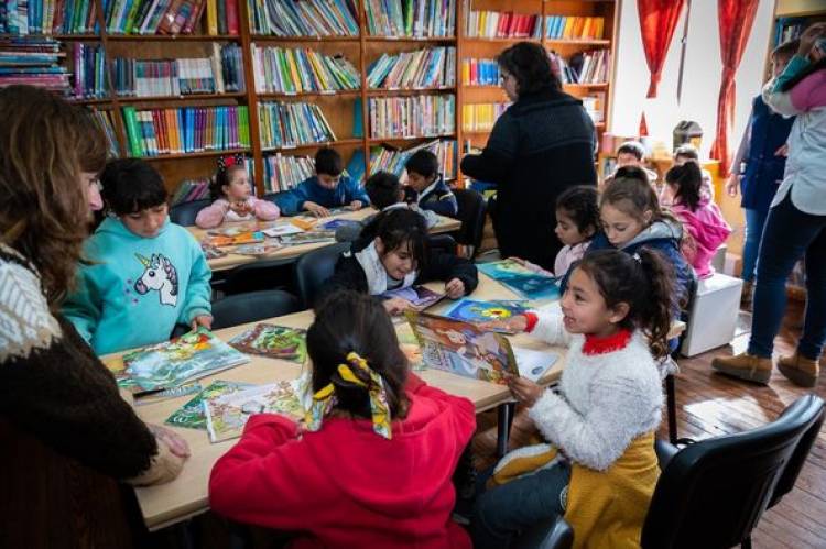 ALUMNOS DE ESCUELA 6426 EN BIBLIOTECA POPULAR MUNICIPAL (28/6)