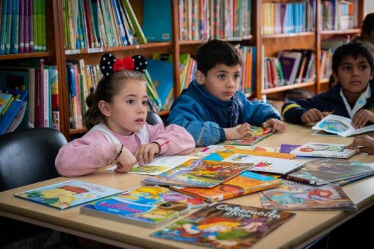ALUMNOS DE ESCUELA 6426 EN BIBLIOTECA POPULAR MUNICIPAL (28/6)