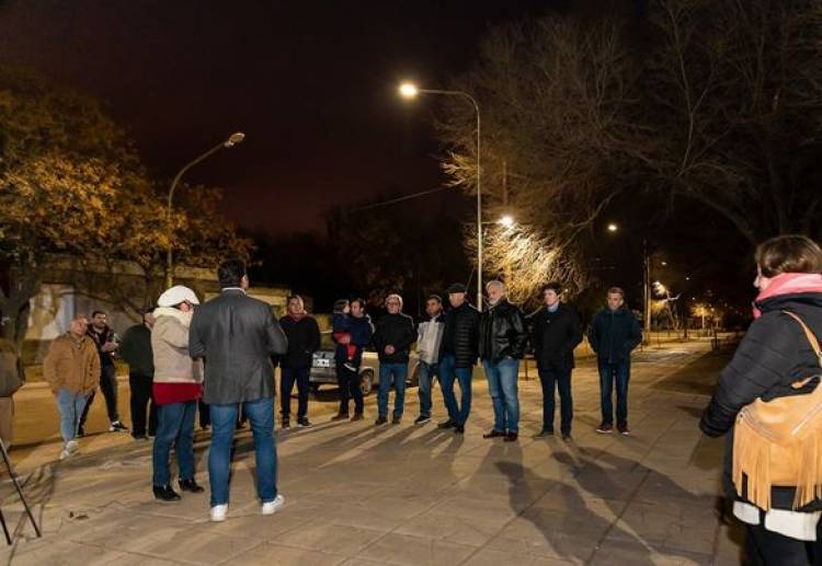 ENCENDIDO 100 LUMINARIAS LED EN BARRIO GRAL. SAN MARTIN