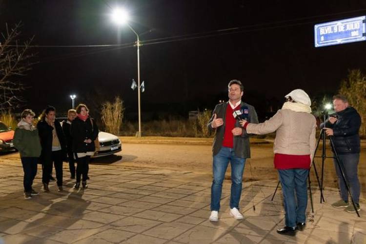 ENCENDIDO 100 LUMINARIAS LED EN BARRIO GRAL. SAN MARTIN