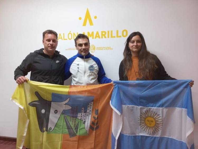 RESPONSABLE AREA DEPORTES EXEQUIEL GROSSO RECIBIO A ALFREDO GARGARELA