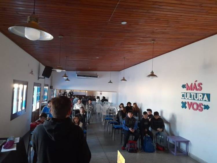 ACTIVIDAD EN CENTRO CULTURAL DE RUFINO (20/7)