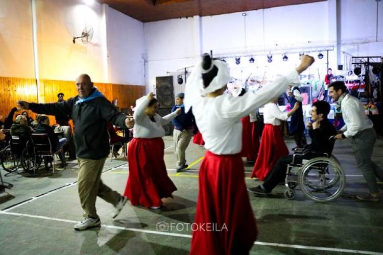SAN TEODORO BAILE EN EL EVENTO SOLIDARIO