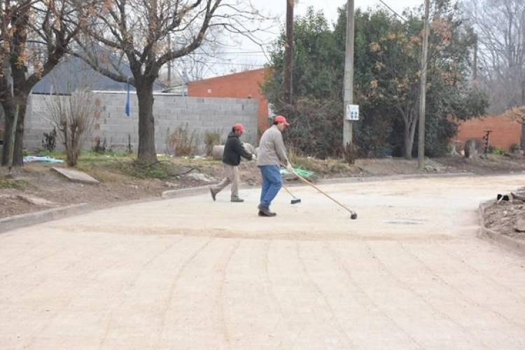 TRABAJOS EN PLAZA DEL BARRIO JARDIN