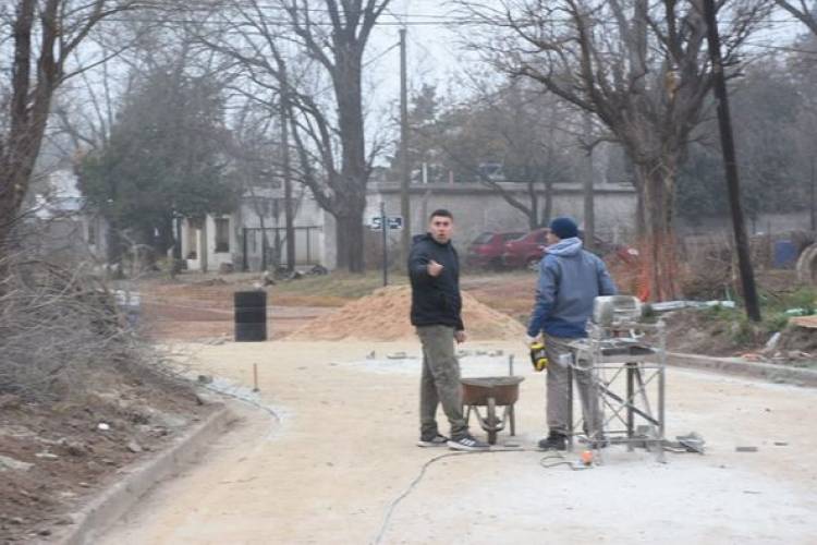 TRABAJOS EN PLAZA DEL BARRIO JARDIN