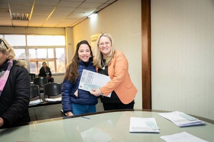 ENTREGA BECAS EDUCATIVAS (5/8)