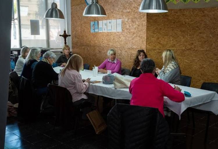 DIRECTORA DE EDUCACION MARINA FASANO REUNIDA CON "ABUELAS CUENTACUENTOS"  (19/8)