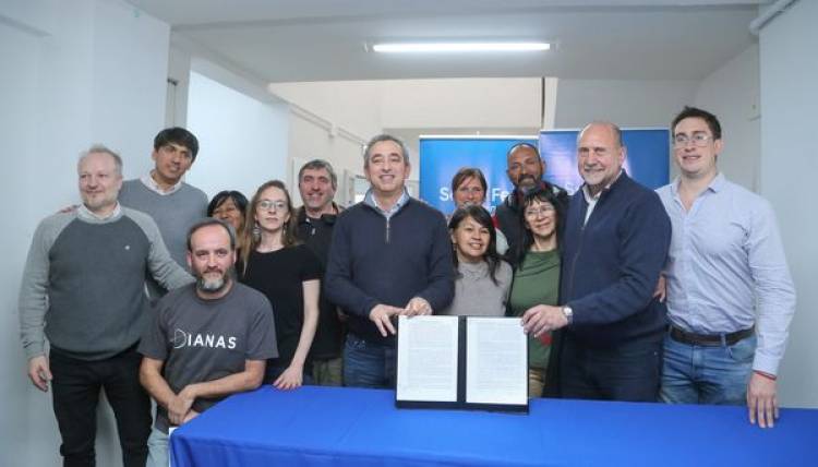 GOBERNADOR OMAR PEROTTI FIRMO CONVENIO PLAN INCLUIR