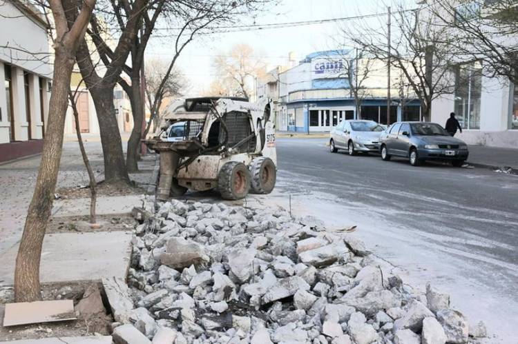 AREA DE SERVICIOS PUBLICOS Y MANTENIMIENTO REALIZA REPARACIONES