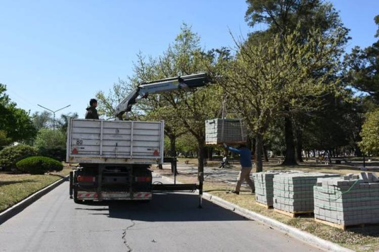 RENOVACION DE VEREDAS EN PLAZA SARMIENTO