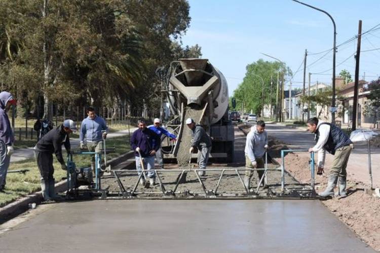 SUMAMOS UNA CUADRA DE PAVIMENTO