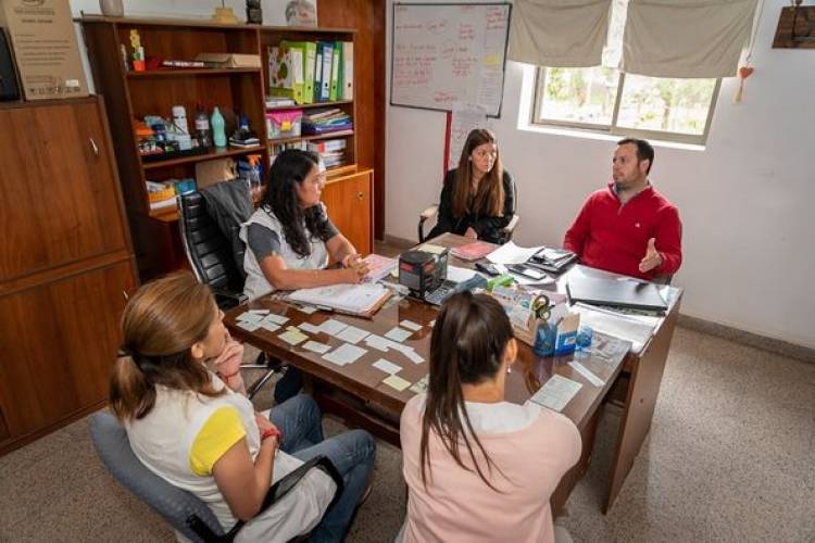 REUNION CON DOCENTES ESCUELA ESPECIAL N| 2092