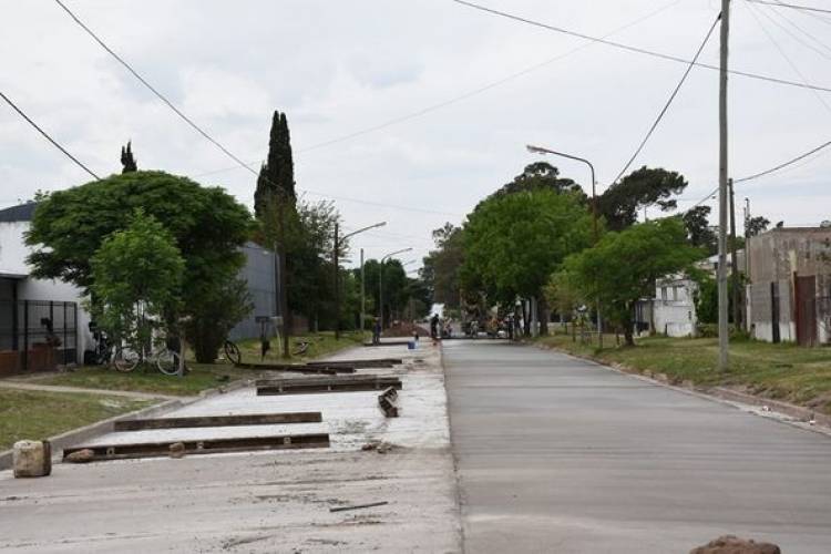 UNA CUADRA MAS DE PAVIMENTO