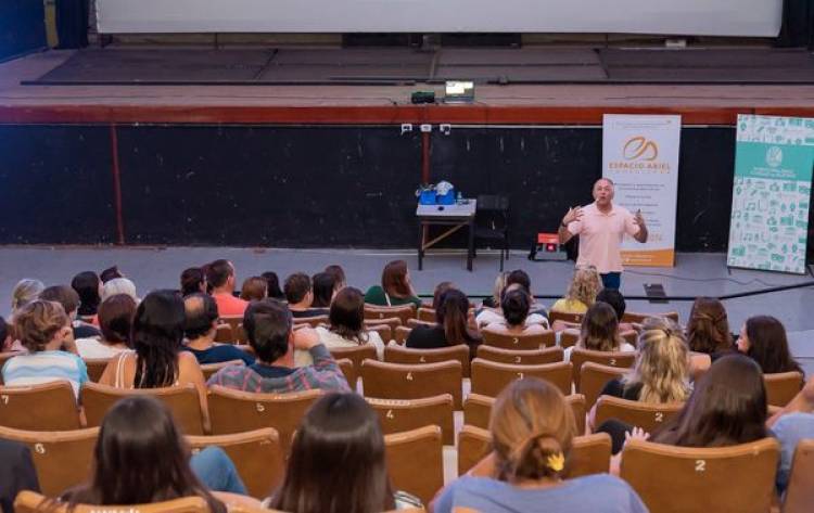 CHARLA SOBRE PREVENCION DE ADICCIONES Y CONSUMOS PROBLEMATICOS