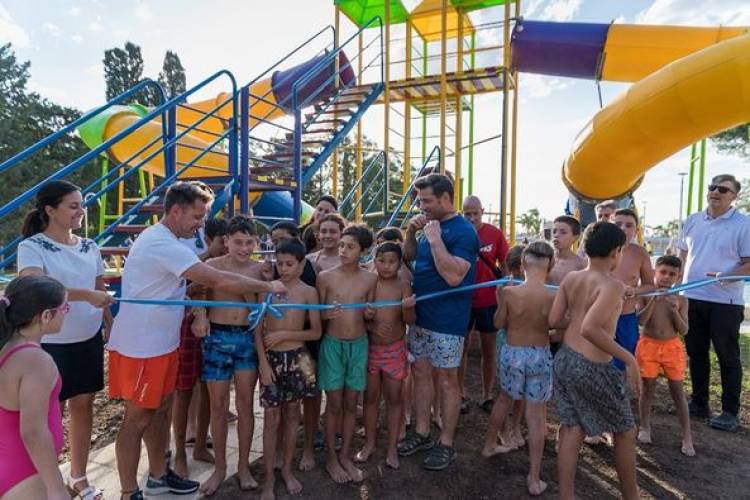 INAUGURANDO LA TEMPORADA DE PILETA 17/12)