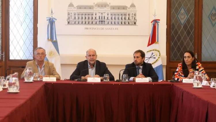 GOBERNADOR OMAR PEROTTI ESTA EN SANTA FE