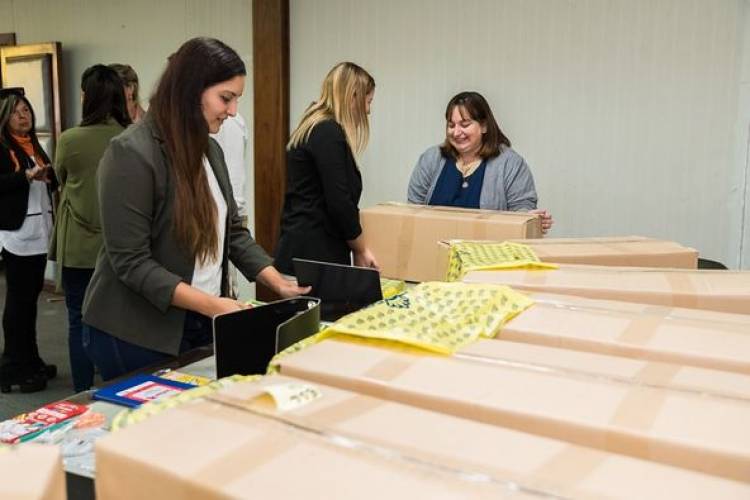 ENTREGA DE KITS ESCOLARES