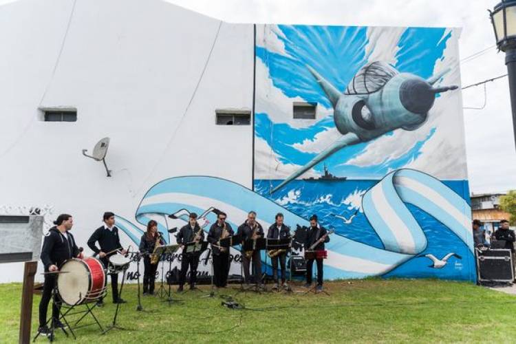 ACTA EN LA PLAZOLETA "2 DE ABRIL"