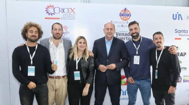 GOBERNADOR OMAR PEROTTI CON JUNTA FEDERAL UIA JOVEN