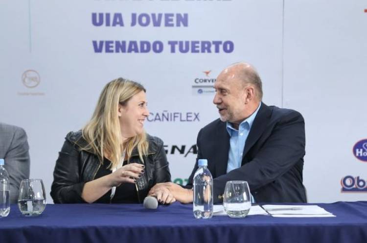 GOBERNADOR OMAR PEROTTI CON JUNTA FEDERAL UIA JOVEN