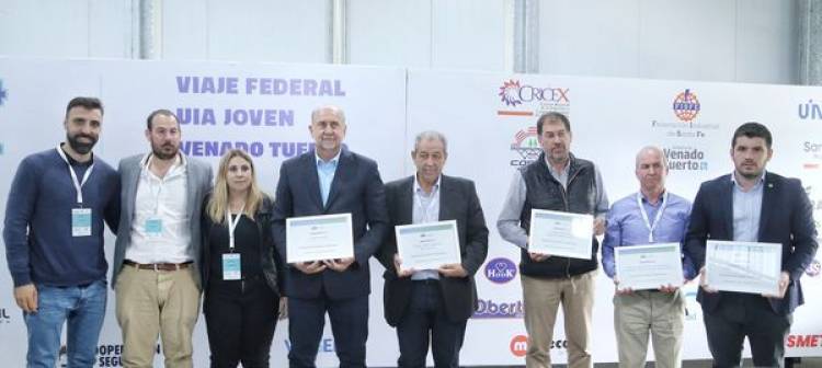GOBERNADOR OMAR PEROTTI CON JUNTA FEDERAL UIA JOVEN