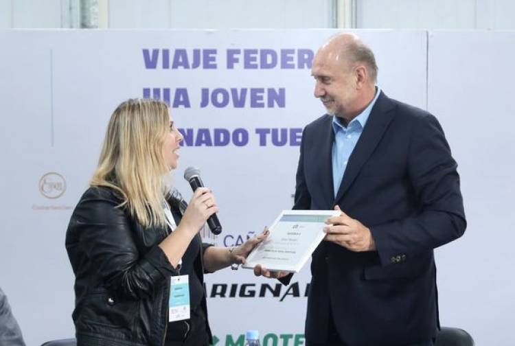 GOBERNADOR OMAR PEROTTI CON JUNTA FEDERAL UIA JOVEN