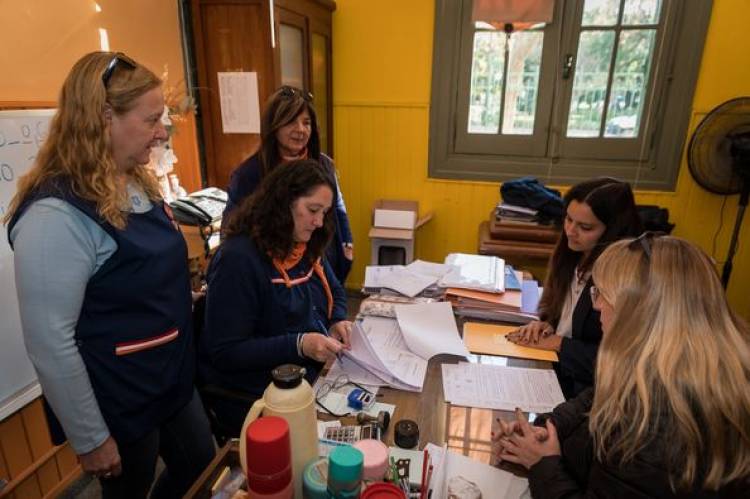 RECORRIDA POR DISTINTAS INSTITUCIONES