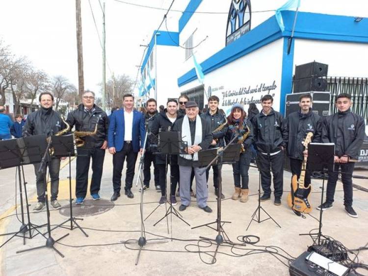 INTENDENTE NATALIO LATTANZI ESTA CON LA BANDA MUNICIPAL