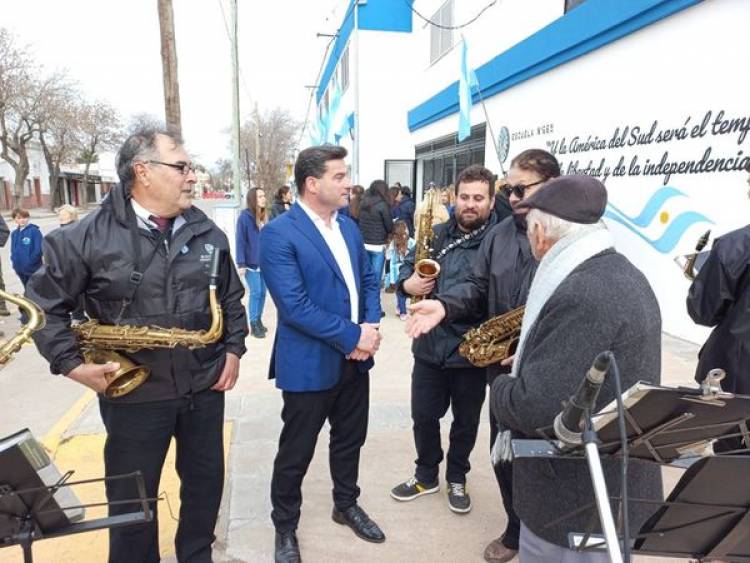 INTENDENTE NATALIO LATTANZI ESTA CON LA BANDA MUNICIPAL