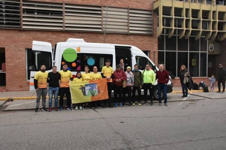 YENDO A MARATON "JOVITA CORRE"
