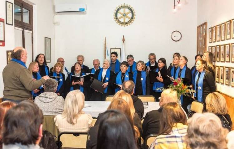 EL CORO POLIFONICO MUNICIPAL EN EL ROTARY RUFINO