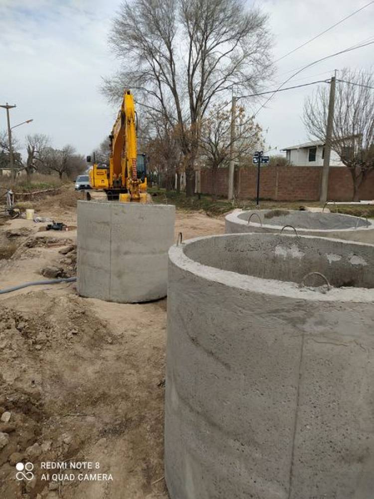 INTENDENTE NATALIO LATTANZI TRABAJANDO EN OBRA DE CLOACAS