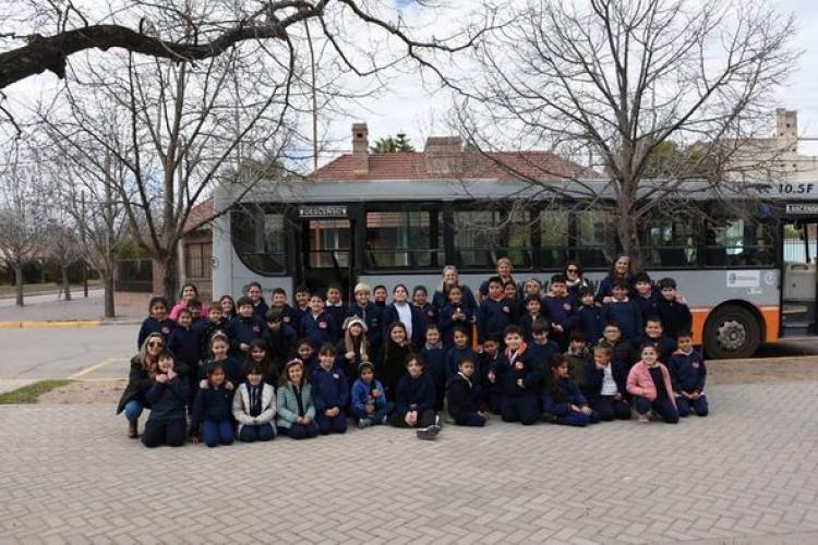 RECORRIDO EN EL COLECTIVO DE ALUMNOS DE TERCER GRADO DE LA ESCUELA N°171