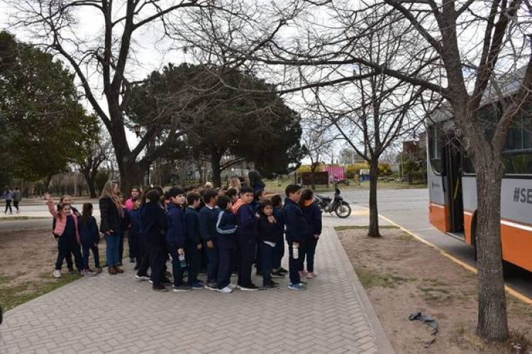 RECORRIDO EN EL COLECTIVO DE ALUMNOS DE TERCER GRADO DE LA ESCUELA N°171