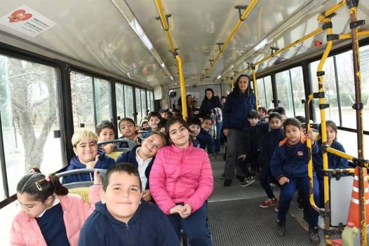 RECORRIDO EN EL COLECTIVO DE ALUMNOS DE TERCER GRADO DE LA ESCUELA N°171