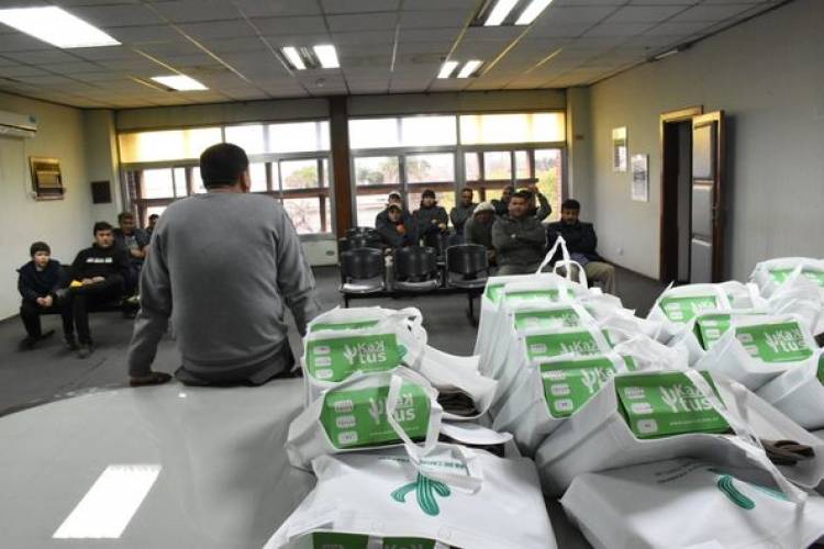 ENTREGA DE INDUMENTARIA A TRABAJADORES