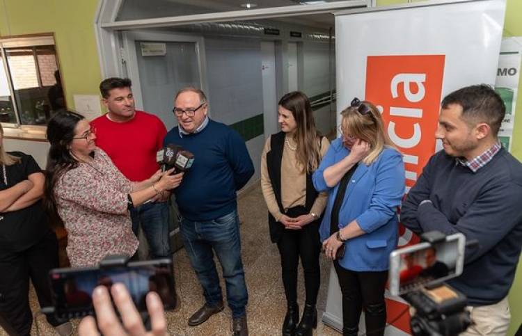 ENTREGA DE ELEMENTOS DEL BANCO DE GALICIA AL HOSPITAL SAMCO