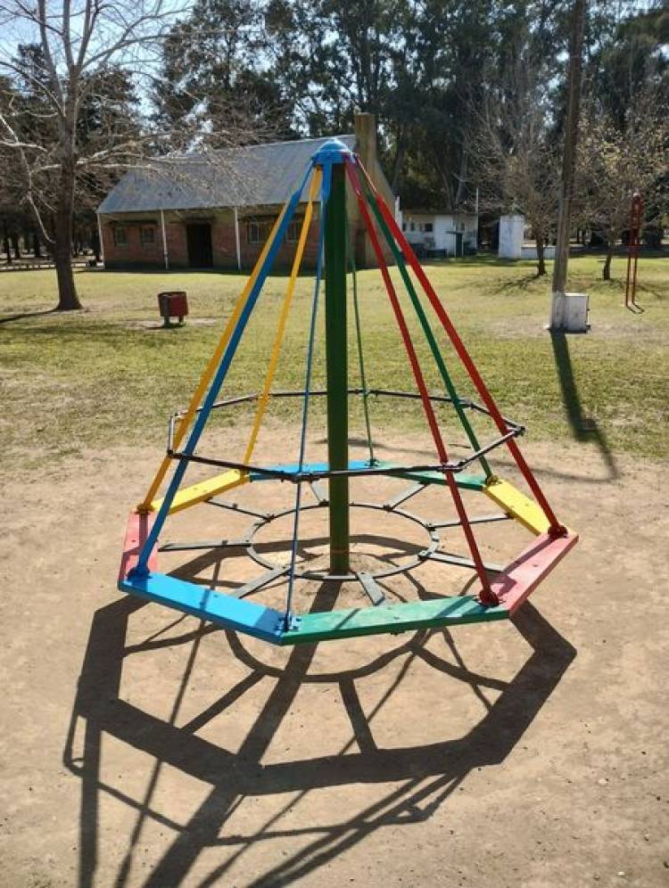 INTENDENTE NATALIO LATTANZI Y LOS JUEGOS ARTESANALES EN EL PARQUE MUNICIPAL