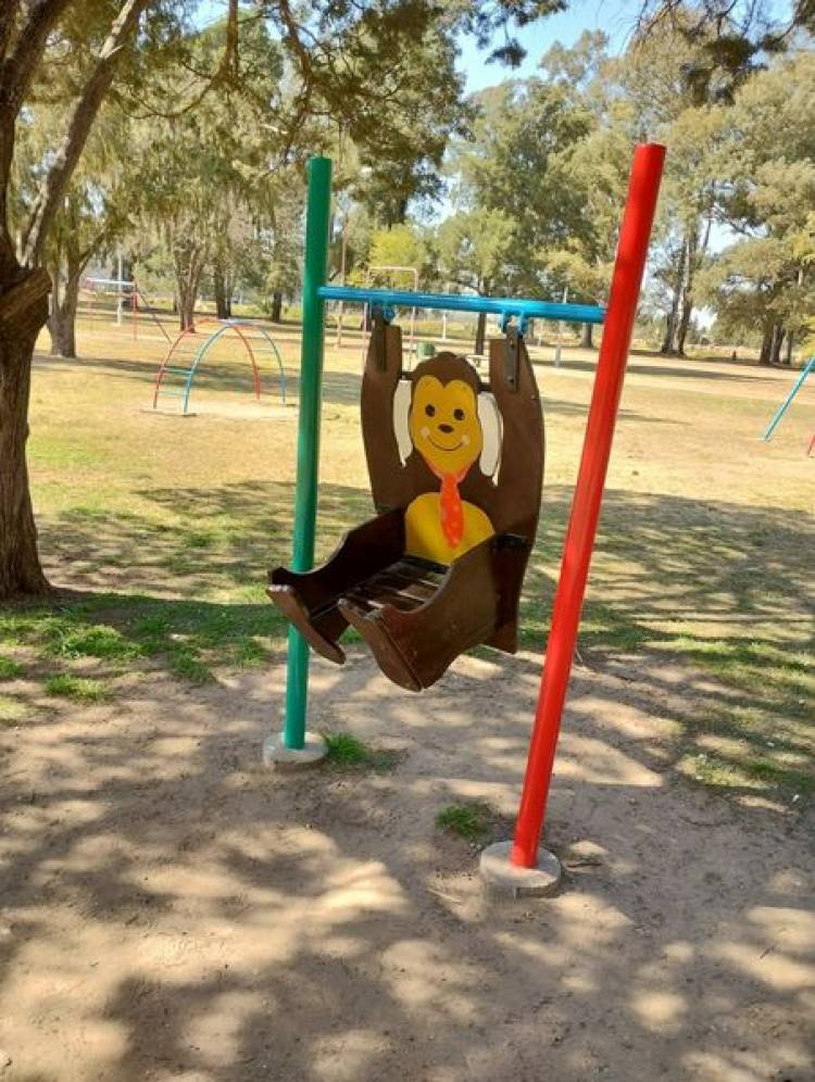 INTENDENTE NATALIO LATTANZI Y LOS JUEGOS ARTESANALES EN EL PARQUE MUNICIPAL