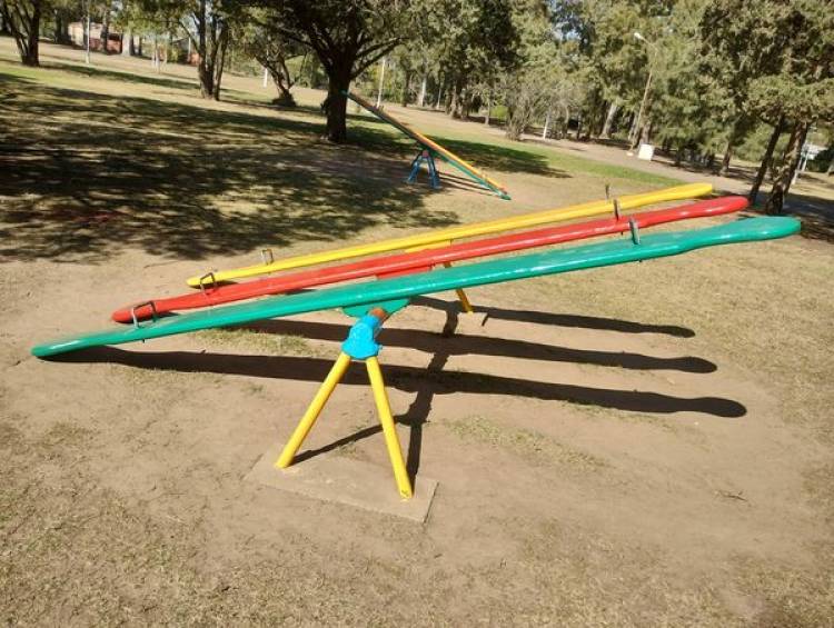 INTENDENTE NATALIO LATTANZI Y LOS JUEGOS ARTESANALES EN EL PARQUE MUNICIPAL