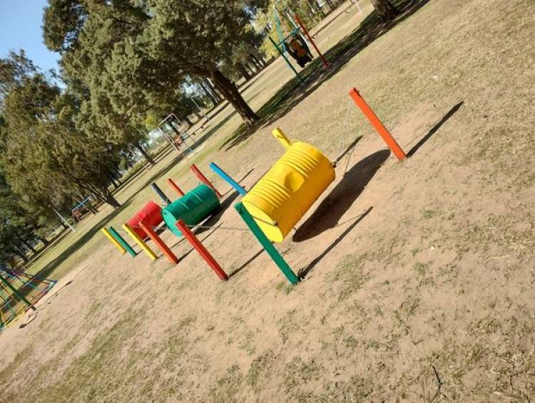 INTENDENTE NATALIO LATTANZI Y LOS JUEGOS ARTESANALES EN EL PARQUE MUNICIPAL