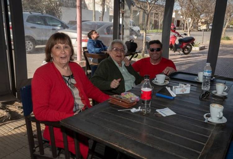 INTENDENTE NATALIO LATTANZI ESTA CON ALUMNOS Y DOCENTES DE LA ONU VENADO TUERO
