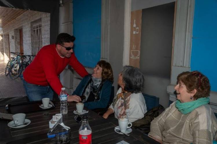 INTENDENTE NATALIO LATTANZI ESTA CON ALUMNOS Y DOCENTES DE LA ONU VENADO TUERO