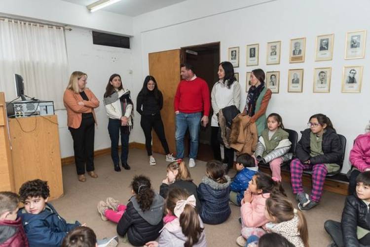 ALUMNOS DE 3° GRADO DE LA ESCUELA N° 6031 VISITARON EL PALACIO MUNICIPAL