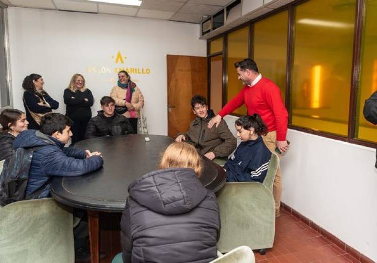 TRAFFIC A DISPOSICION DE ALUMNOS PARA VIAJAR A OLIMPIADAS DE MATEMATICAS EN VENADO TUERTO