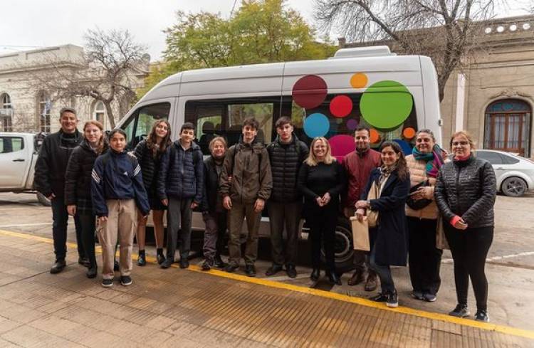 TRAFFIC A DISPOSICION DE ALUMNOS PARA VIAJAR A OLIMPIADAS DE MATEMATICAS EN VENADO TUERTO