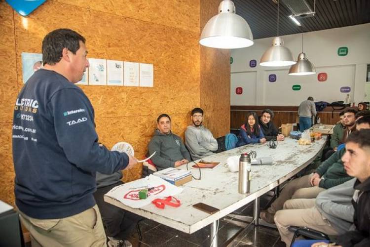 FINALIZO CURSO INSTALACIONES ELECTRICAS
