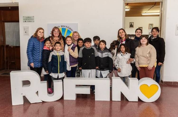 RECORRIDA HISTORICA DE ALUMNOS DE 3° GRADO DE ESCUELA SAN JOSE N° 1288