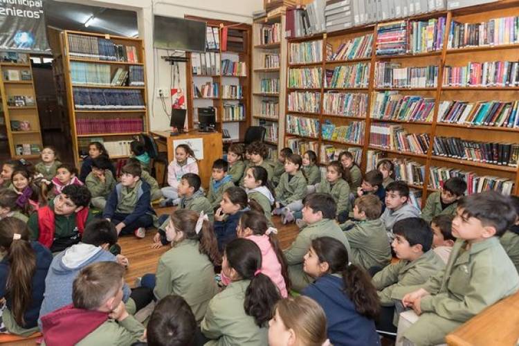 VISITA DE ALUMNOS DE 3ER GRADO DE ESCUELA N° 6031